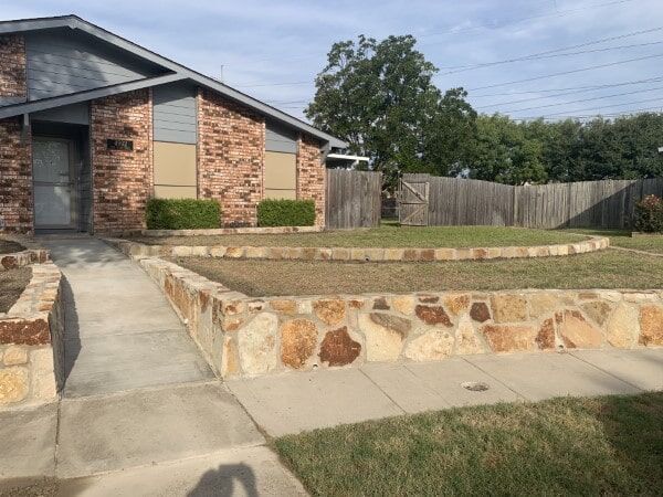 Replaced failing block retaining wall in Grand Prairie with milsap stone retaining wall (2)-min
